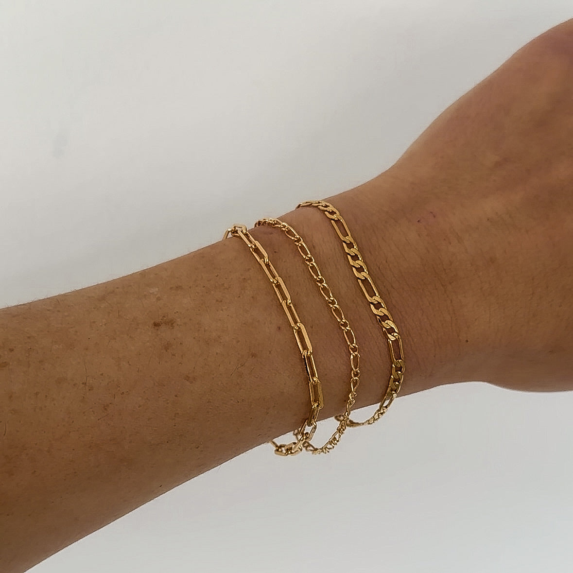 DAINTY GOLD FIGARO BRACELET WATERPROOF EVERYDAY