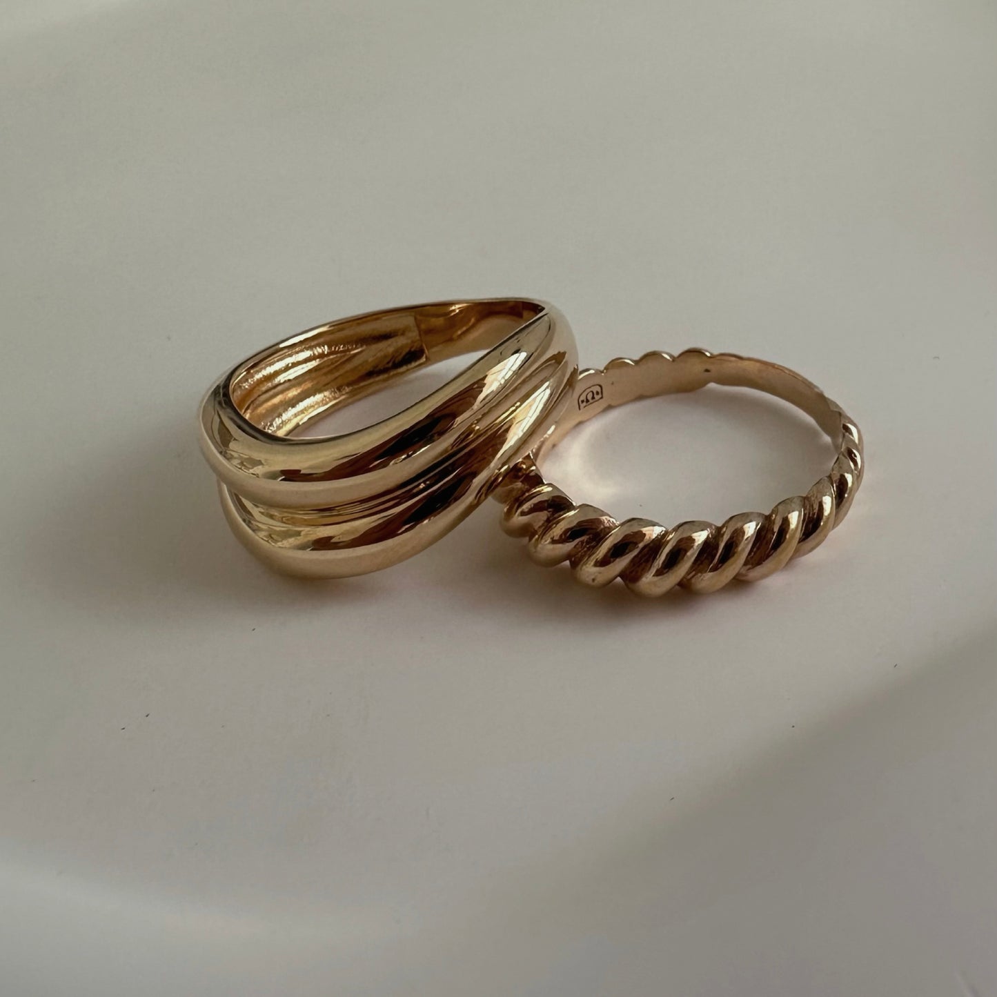 NARROW CROISSANT RING GOLD