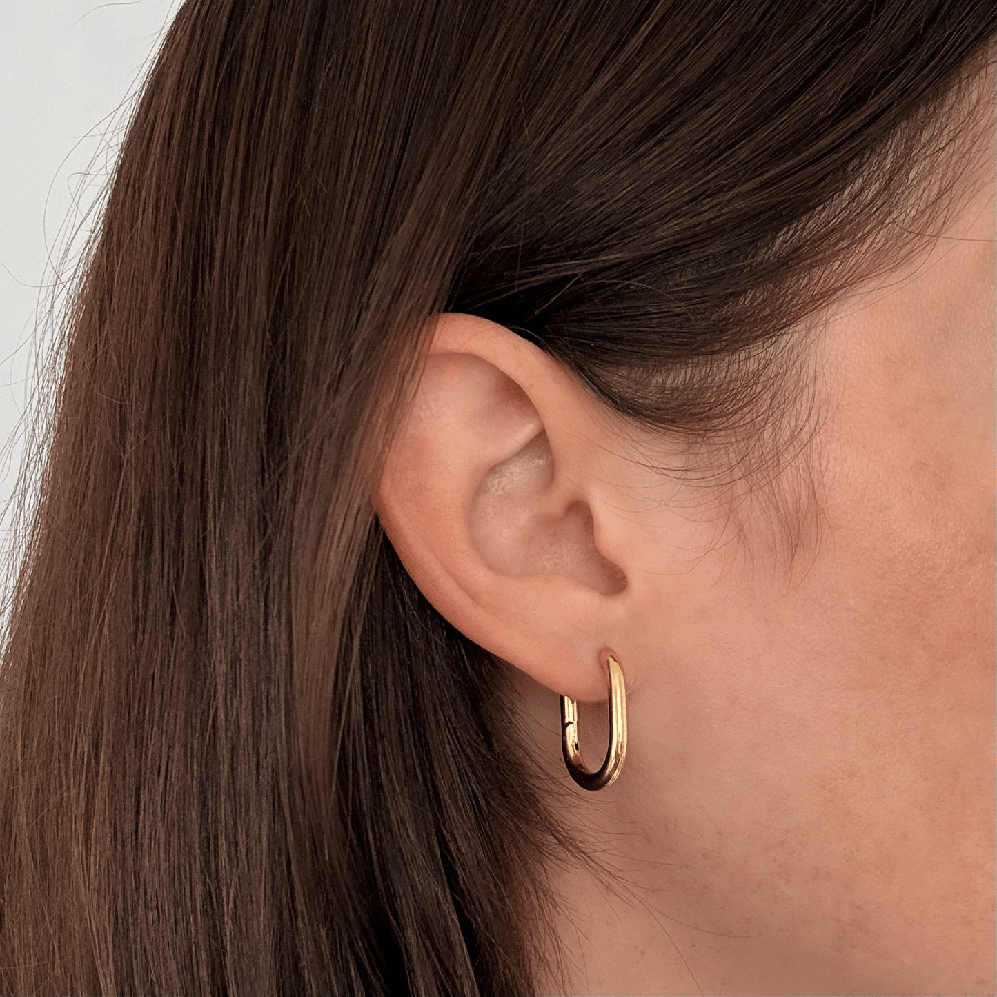 BASIC OVAL HOOPS GOLD