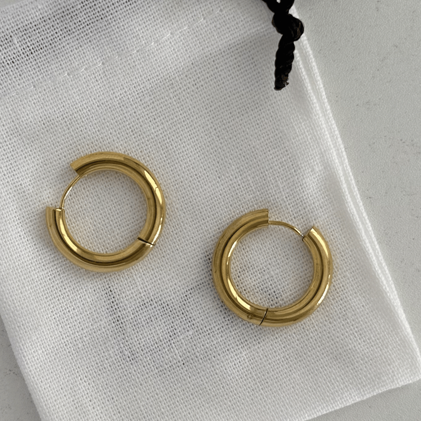 VINTAGE CHUNKY HOOPS GOLD