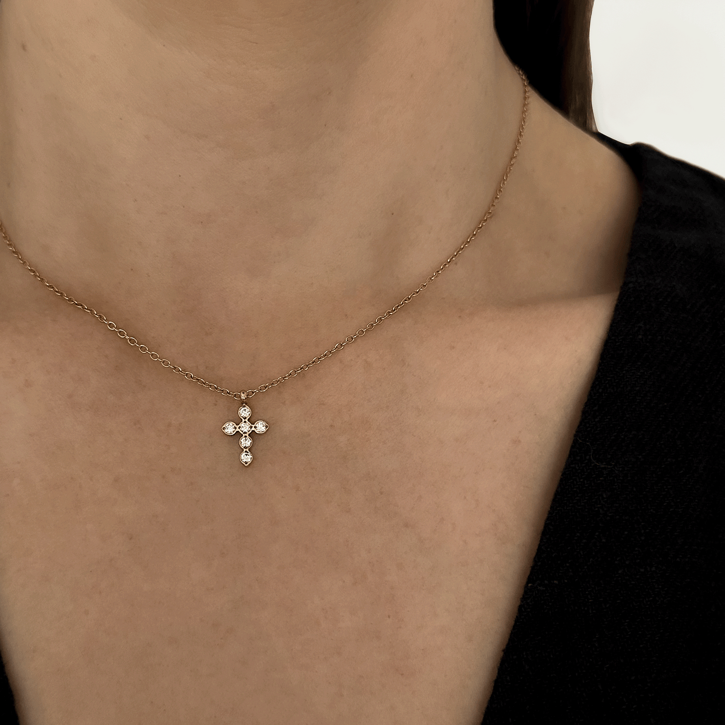DAINTY CROSS NECKLACE GOLD