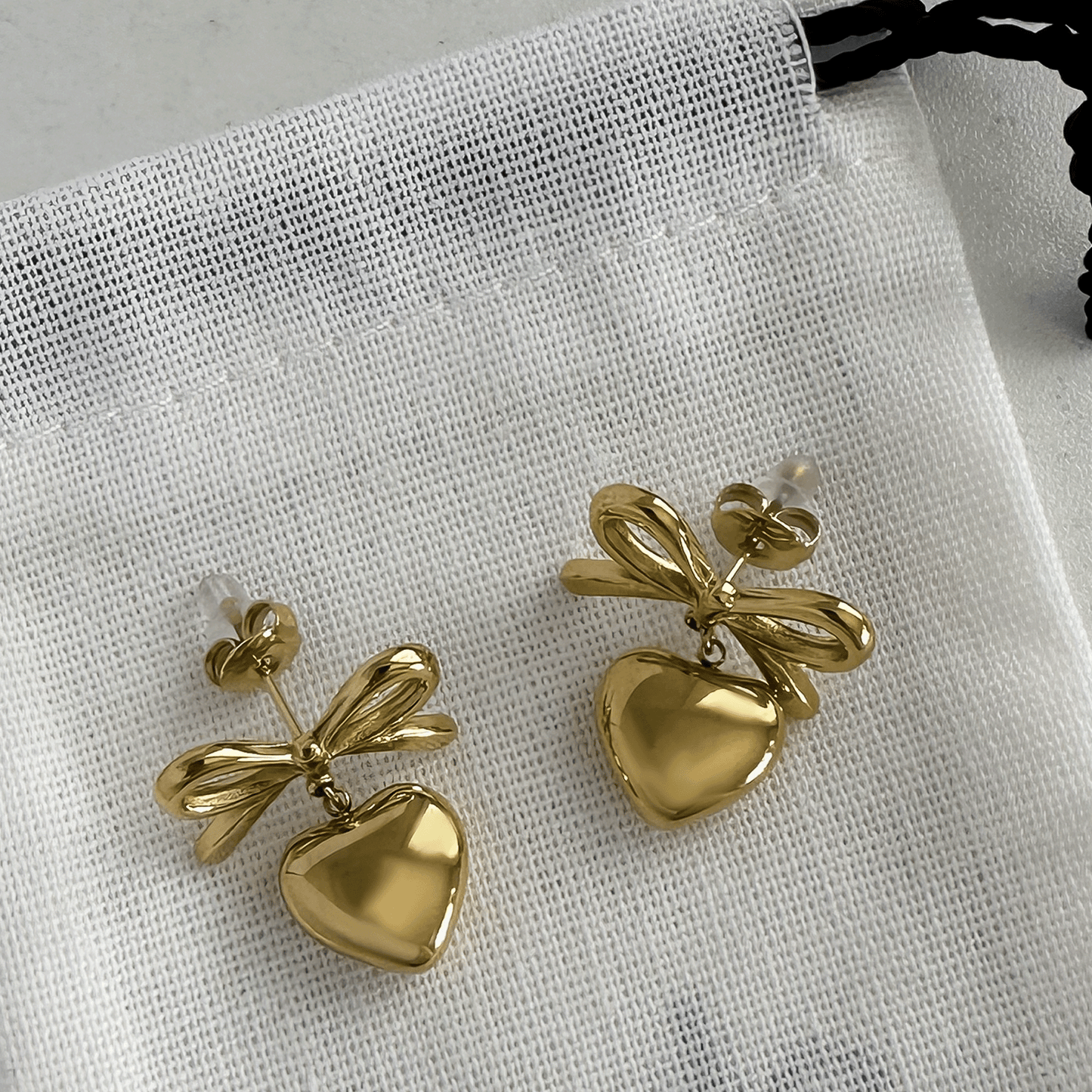 BOW AND HEART DROP EARRINGS GOLD
