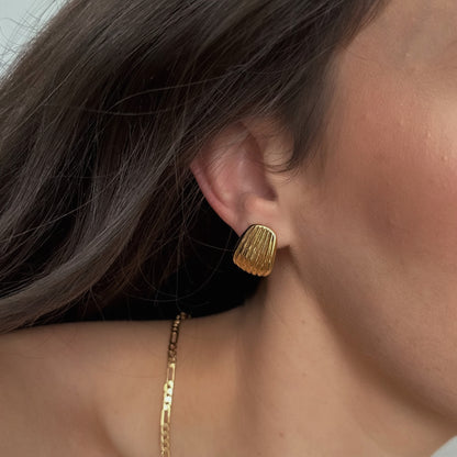 GOLD VINTAGE STATEMENT STUD