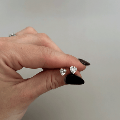 SMALL HEART STUD EARRINGS GOLD