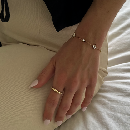 SOPHIA DAINTY BRACELET GOLD