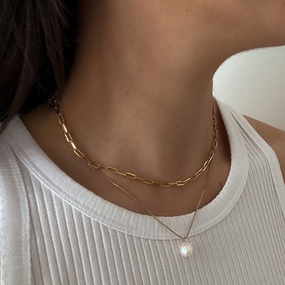 gold chain necklace with pearl