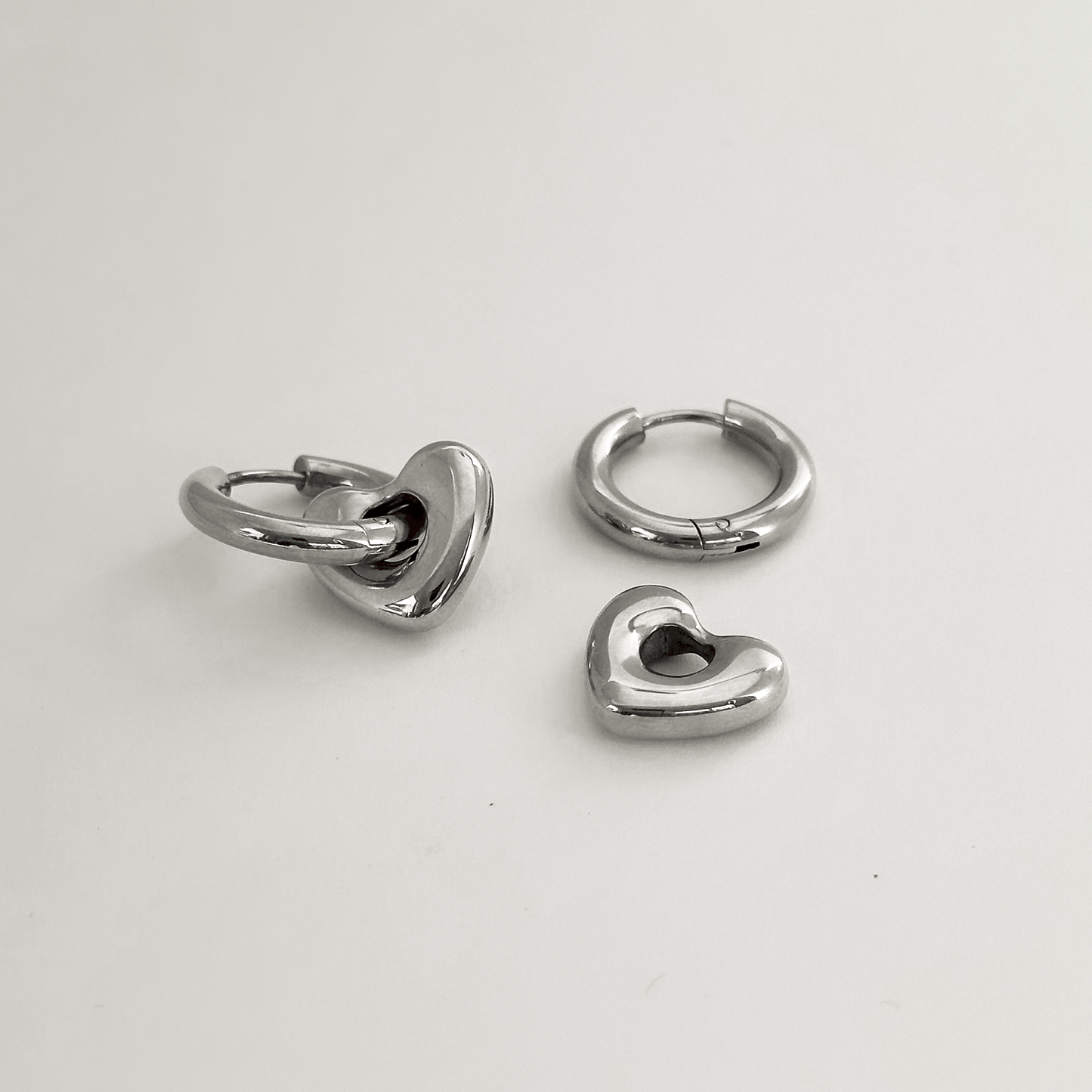 CHUNKY HEART HOOPS SILVER